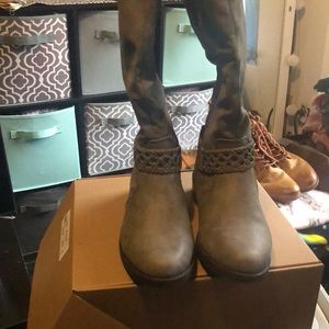 COPY - Ladies grey boots